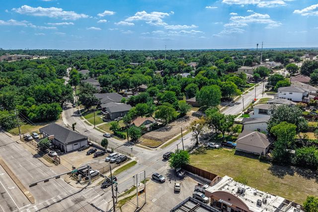 1735 E Waco, Dallas, TX 75216