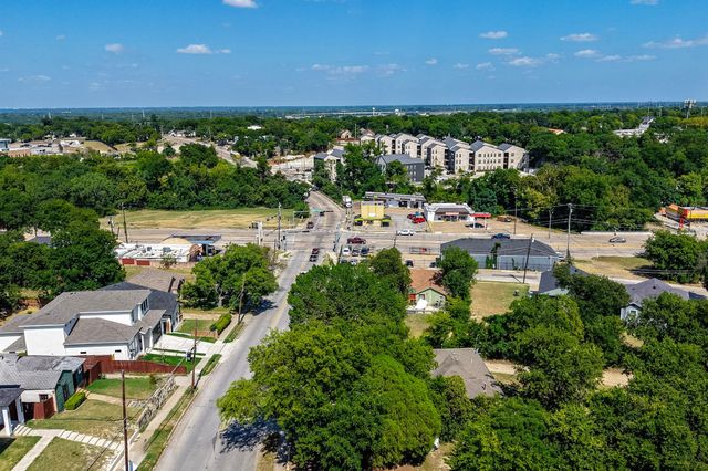 1735 E Waco, Dallas, TX 75216