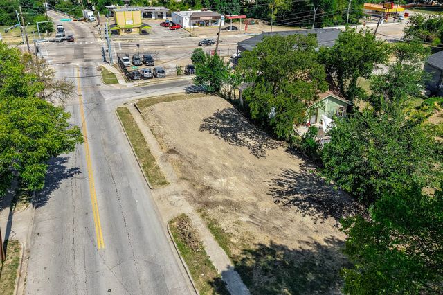 1735 E Waco, Dallas, TX 75216