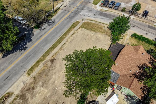 1735 E Waco, Dallas, TX 75216