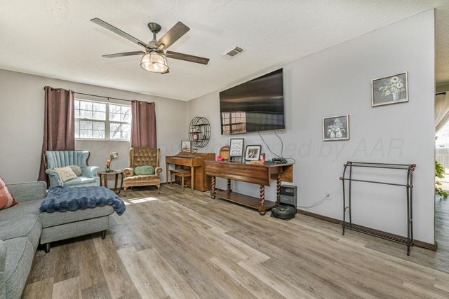 900 Goodnight Street, Claude, TX 79019