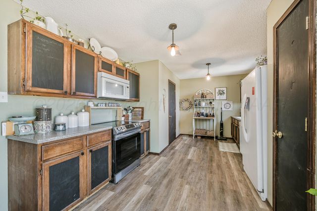 900 Goodnight Street, Claude, TX 79019