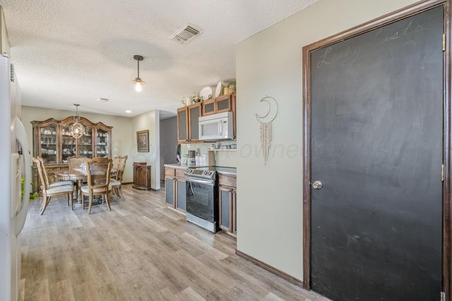 900 Goodnight Street, Claude, TX 79019