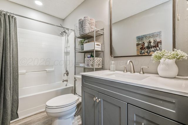 900 Goodnight Street, Claude, TX 79019