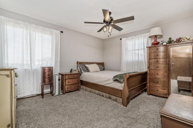 900 Goodnight Street, Claude, TX 79019