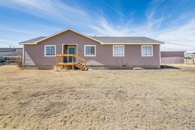 900 Goodnight Street, Claude, TX 79019