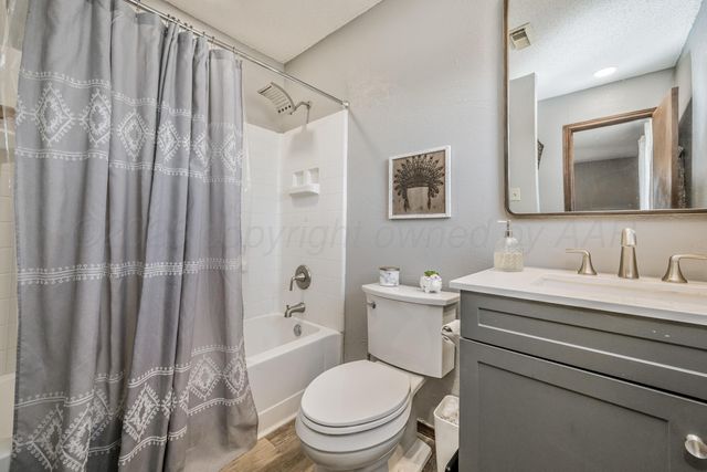 900 Goodnight Street, Claude, TX 79019