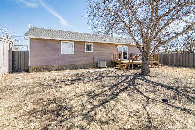 900 Goodnight Street, Claude, TX 79019