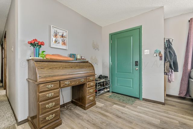 900 Goodnight Street, Claude, TX 79019