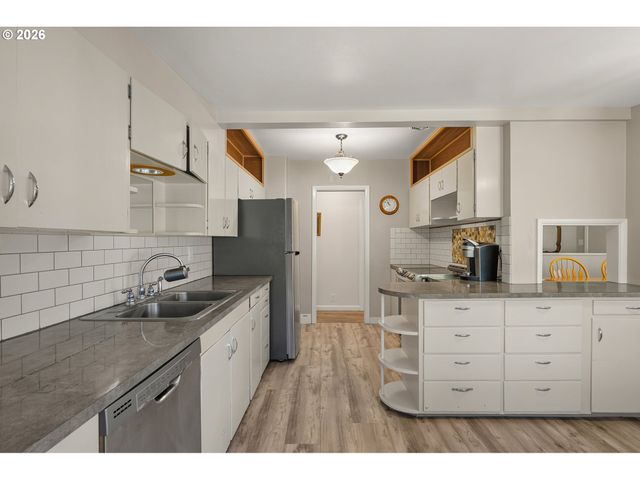 3545 Sw 90TH Ave, Portland, OR 97225