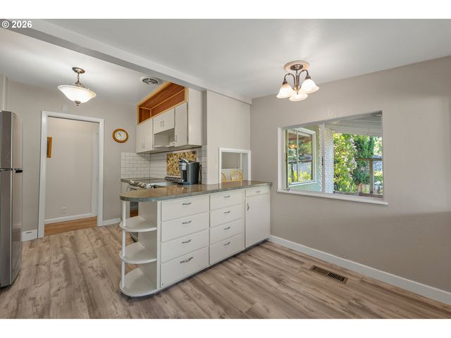 3545 Sw 90TH Ave, Portland, OR 97225
