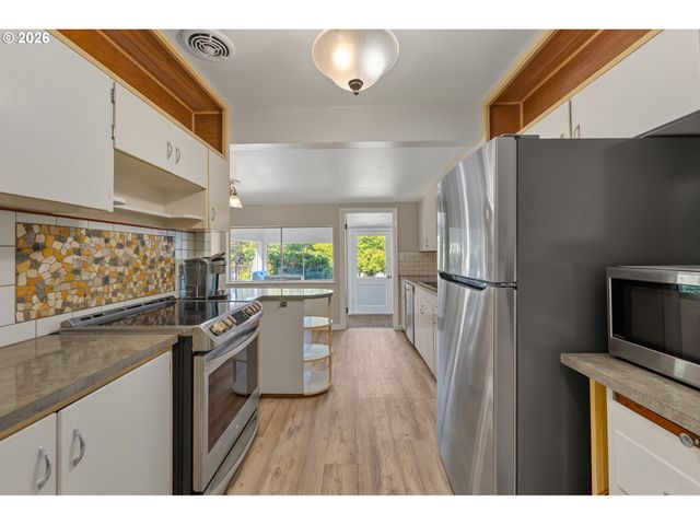 3545 Sw 90TH Ave, Portland, OR 97225