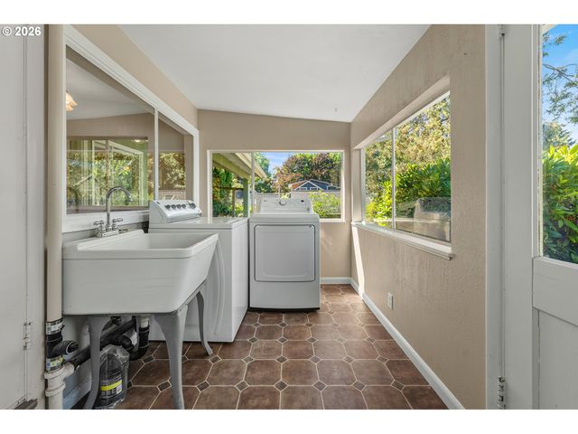 3545 Sw 90TH Ave, Portland, OR 97225