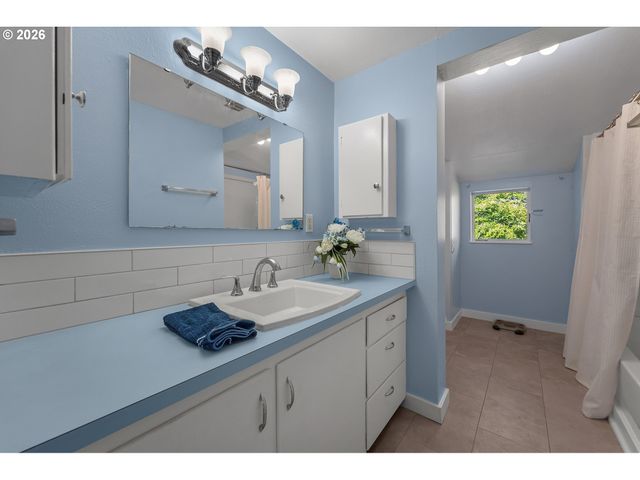 3545 Sw 90TH Ave, Portland, OR 97225