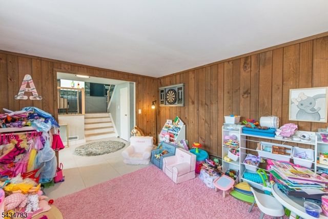319 Winifred Dr, Totowa Boro, NJ 07512