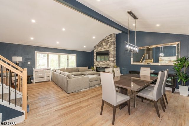 319 Winifred Dr, Totowa Boro, NJ 07512