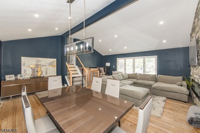 319 Winifred Dr, Totowa Boro, NJ 07512