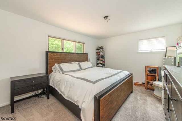 319 Winifred Dr, Totowa Boro, NJ 07512
