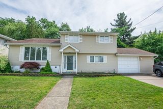 319 Winifred Dr, Totowa Boro, NJ 07512