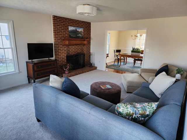 100 BUCKINGHAM PL, Waynesboro, VA 22980