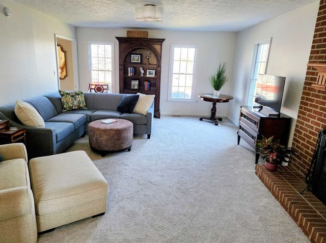 100 BUCKINGHAM PL, Waynesboro, VA 22980