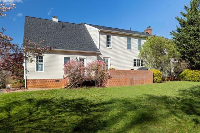 100 BUCKINGHAM PL, Waynesboro, VA 22980