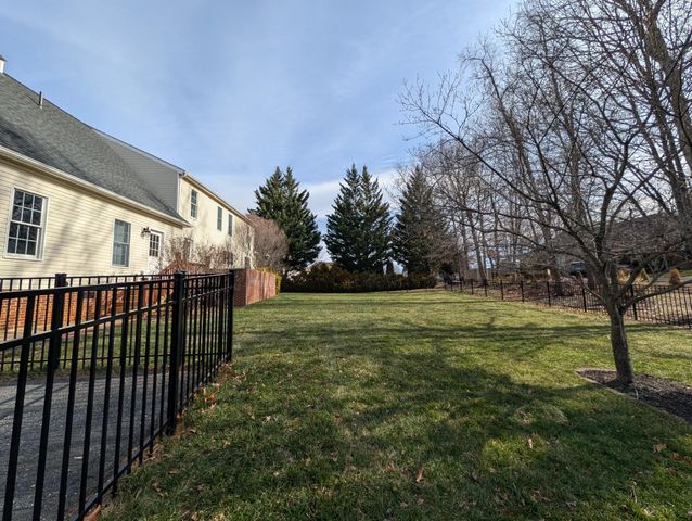 100 BUCKINGHAM PL, Waynesboro, VA 22980