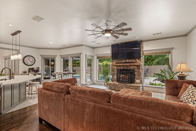 4103 Cedarwood Avenue, Sand Springs, OK 74063
