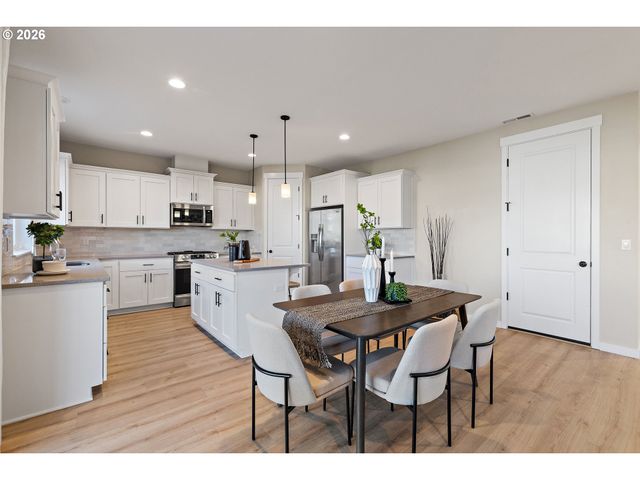16768 Se MIST LAYER Loop, Happy Valley, OR 97086