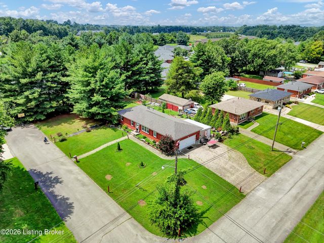 8206 Ardenia Ln, Louisville, KY 40228