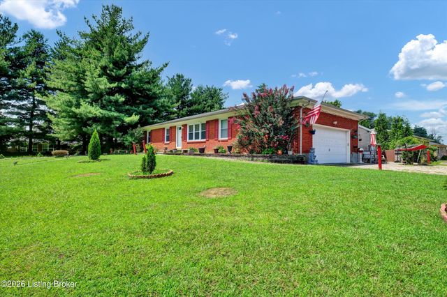8206 Ardenia Ln, Louisville, KY 40228