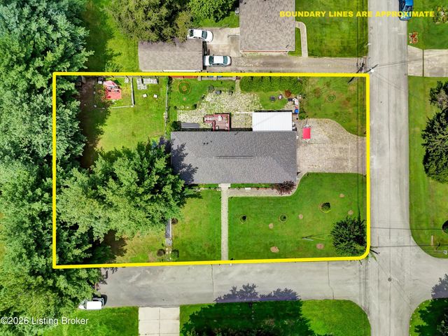 8206 Ardenia Ln, Louisville, KY 40228