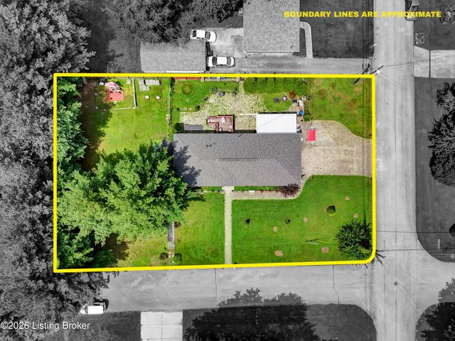 8206 Ardenia Ln, Louisville, KY 40228