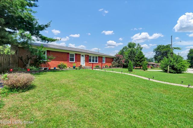 8206 Ardenia Ln, Louisville, KY 40228