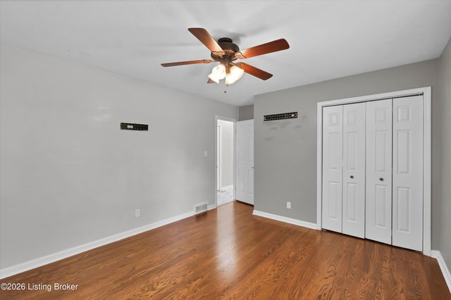 8206 Ardenia Ln, Louisville, KY 40228