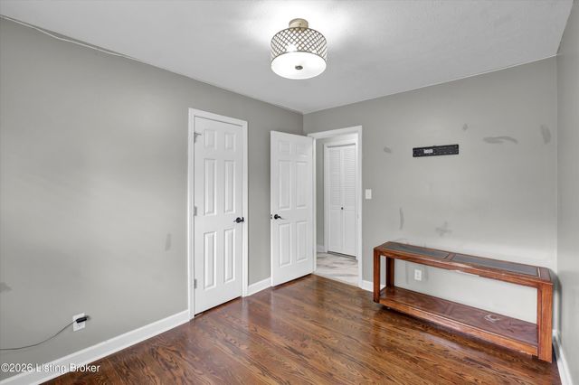 8206 Ardenia Ln, Louisville, KY 40228