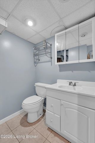 8206 Ardenia Ln, Louisville, KY 40228