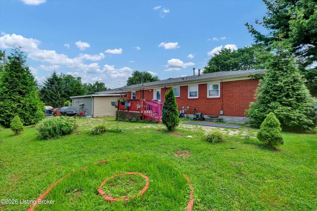 8206 Ardenia Ln, Louisville, KY 40228