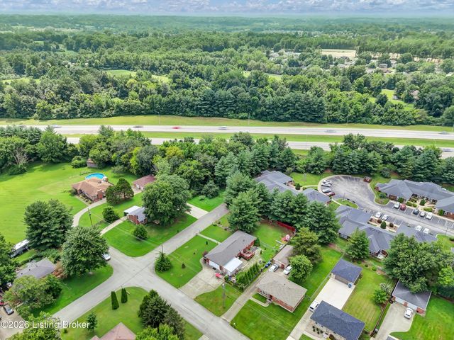 8206 Ardenia Ln, Louisville, KY 40228