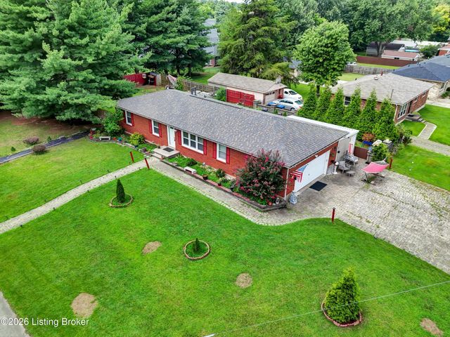 8206 Ardenia Ln, Louisville, KY 40228