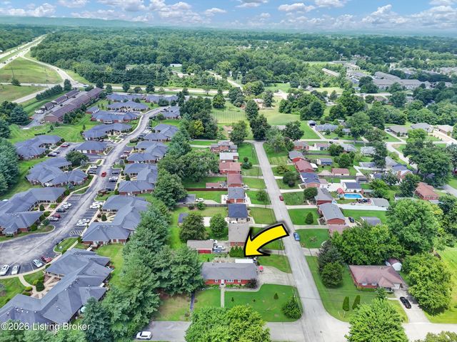 8206 Ardenia Ln, Louisville, KY 40228