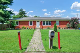 8206 Ardenia Ln, Louisville, KY 40228