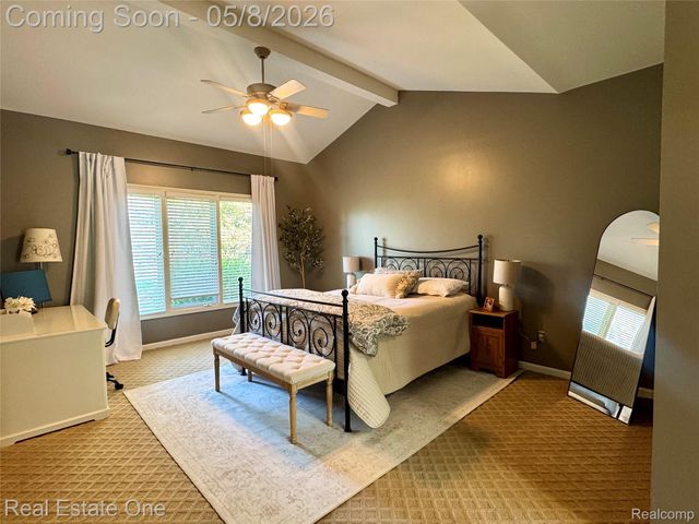 419 Roundview Drive, Rochester, MI 48307