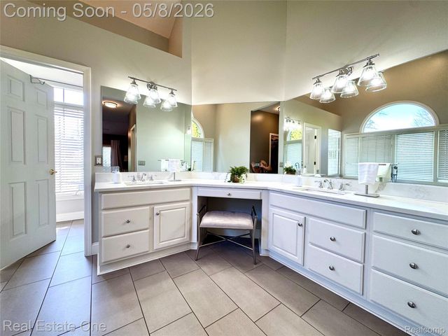 419 Roundview Drive, Rochester, MI 48307