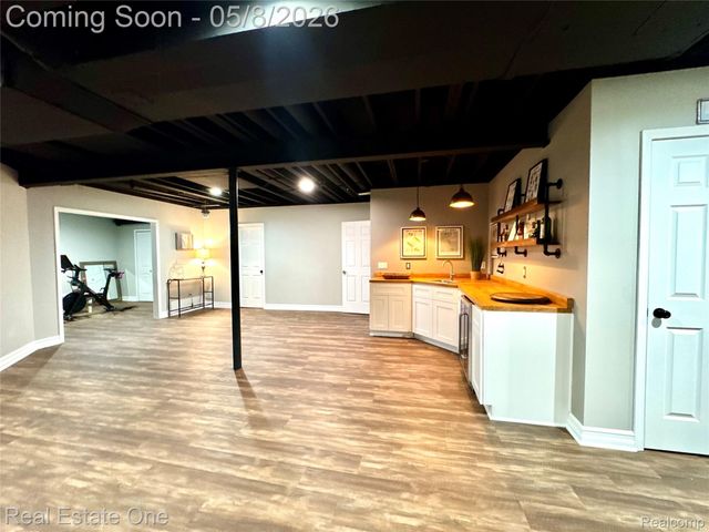 419 Roundview Drive, Rochester, MI 48307