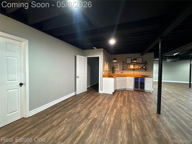 419 Roundview Drive, Rochester, MI 48307