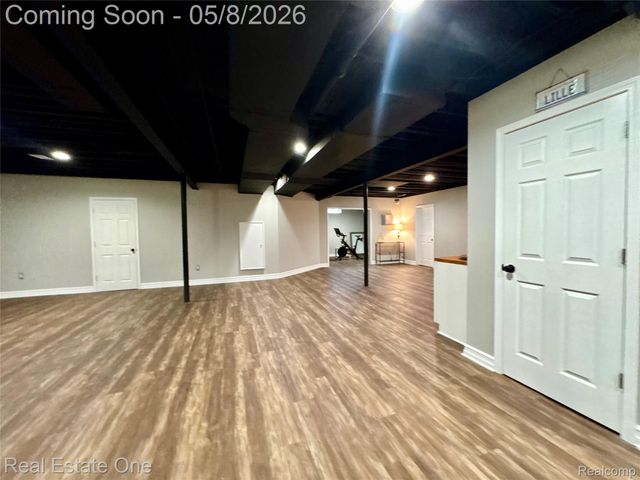 419 Roundview Drive, Rochester, MI 48307
