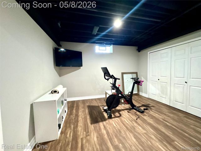 419 Roundview Drive, Rochester, MI 48307