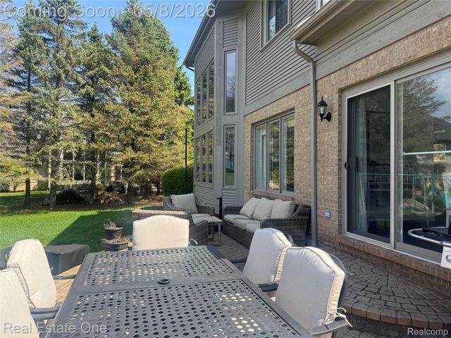 419 Roundview Drive, Rochester, MI 48307