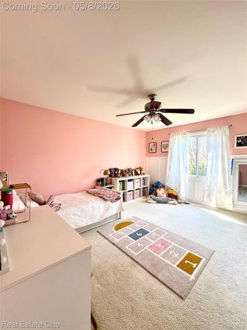 419 Roundview Drive, Rochester, MI 48307